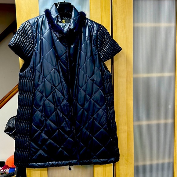 Navy blue quilted vest with fleece lining. - Picture 1 of 10